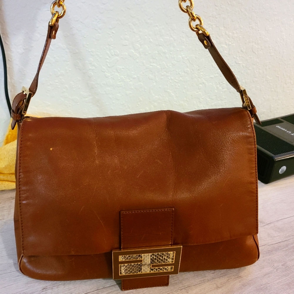 Fendi chain leather bag